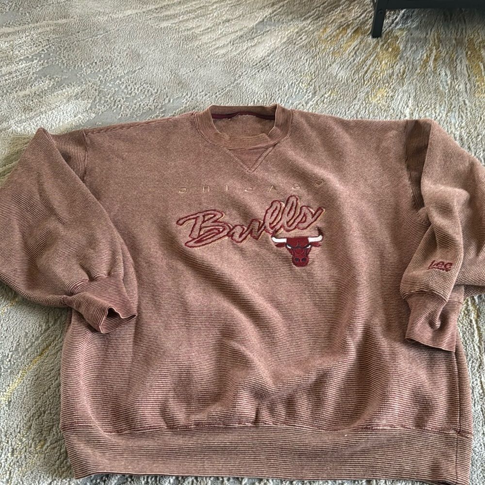 VTG‎ Lee sports Chicago Bulls sweatshirt big spell out embroidered logo on chest
